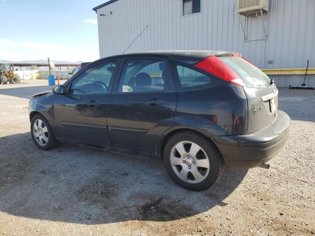 3FAFP37342R185718 - 2002 FORD FOCUS ZX5 BLACK photo 2