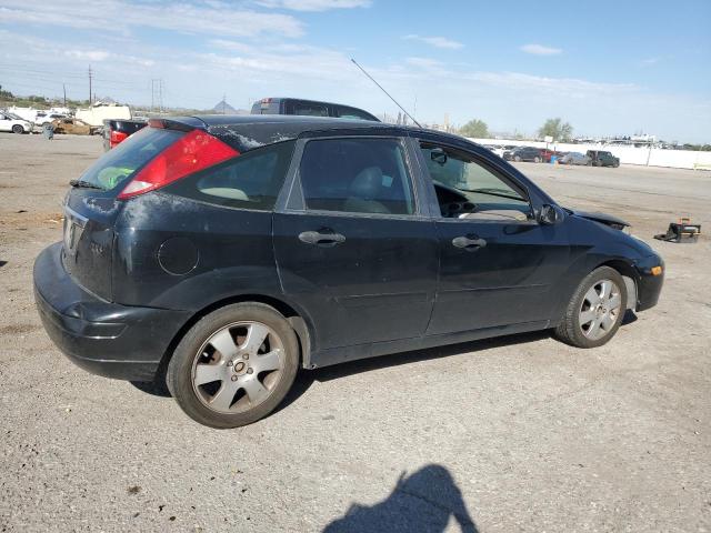 3FAFP37342R185718 - 2002 FORD FOCUS ZX5 BLACK photo 3