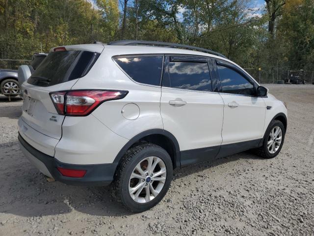 1FMCU9GD8HUE44516 - 2017 FORD ESCAPE SE თეთრი ფოტო 3