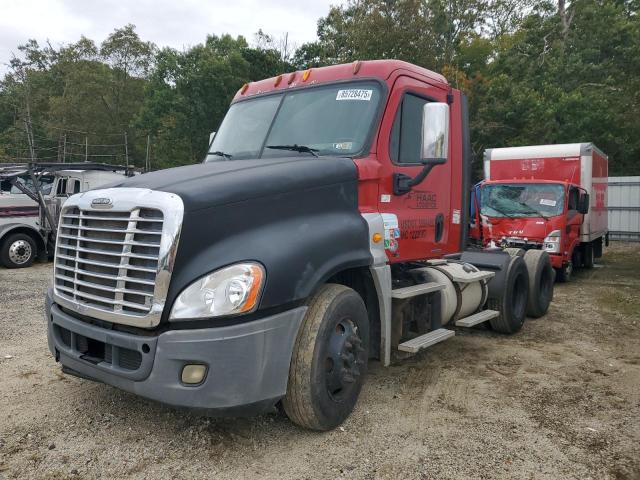 1FUJGEDV2CSBT0871 - 2012 FREIGHTLINER CASCADIA 1 Червоний фото 2