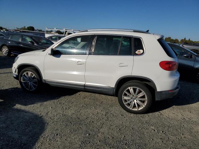 WVGBV7AX6CW585050 - 2012 VOLKSWAGEN TIGUAN S WHITE photo 2