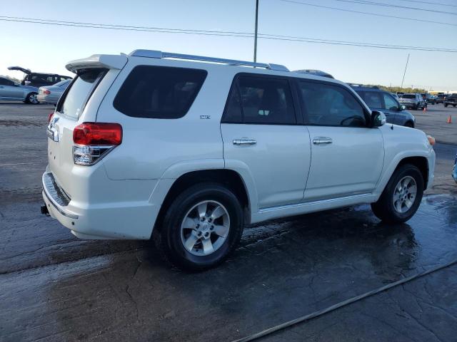JTEZU5JR4B5018542 - 2011 TOYOTA 4RUNNER SR5 WHITE photo 3