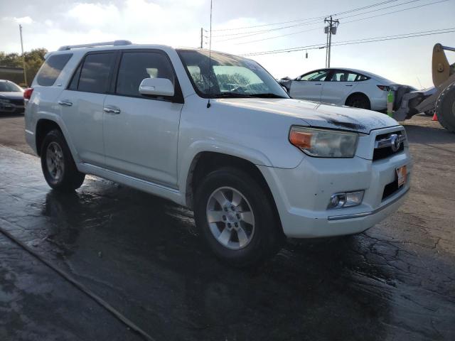 JTEZU5JR4B5018542 - 2011 TOYOTA 4RUNNER SR5 WHITE photo 4