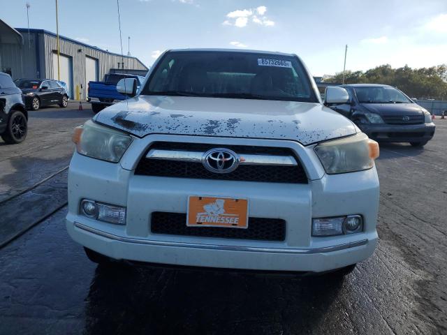 JTEZU5JR4B5018542 - 2011 TOYOTA 4RUNNER SR5 WHITE photo 5