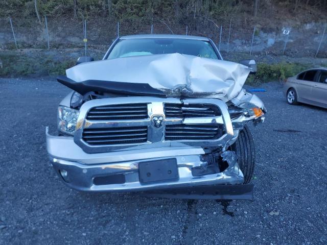 1C6RR7LT7JS216081 - 2018 RAM 1500 SLT Srebrny zdjęcie 5