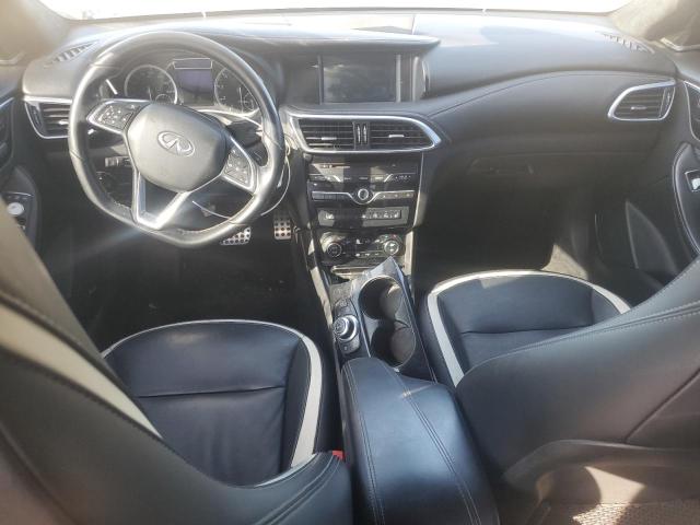 SJKCH5CP3JA043316 - 2018 INFINITI QX30 BASE SILVER photo 8