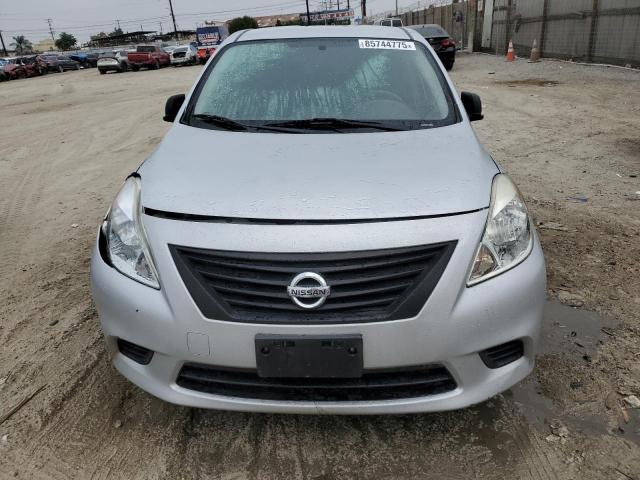3N1CN7AP9DL860932 - 2013 NISSAN VERSA S SILVER photo 5