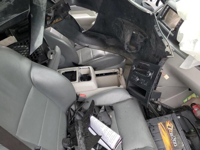 2V4RW5DX3AR435196 - 2010 VOLKSWAGEN ROUTAN SEL BLACK photo 13