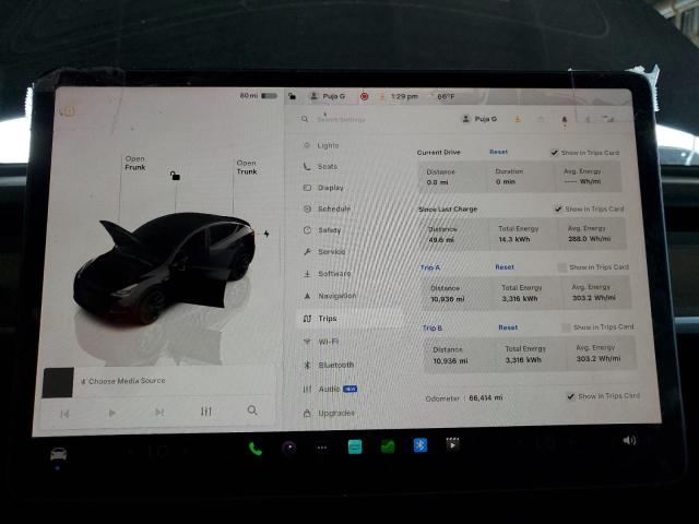 7SAYGAEE1PF926673 - 2023 TESLA MODEL Y Schwarz Foto 9