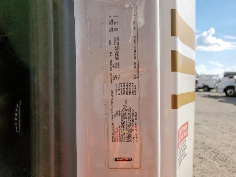 3AKJGLDR0JSJK5409 - 2018 FREIGHTLINER CASCADIA 1 WHITE photo 10