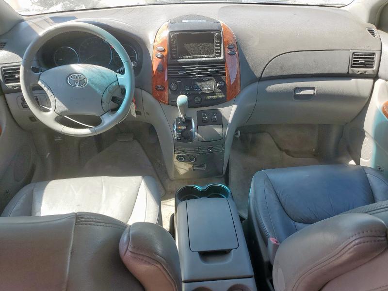 5TDYK4CC3AS294874 - 2010 TOYOTA SIENNA XLE SILVER photo 8