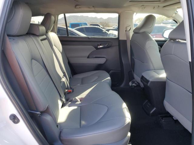 5TDHZRBH9NS170989 - 2022 TOYOTA HIGHLANDER XLE WHITE photo 11