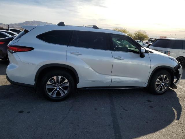 5TDHZRBH9NS170989 - 2022 TOYOTA HIGHLANDER XLE WHITE photo 3