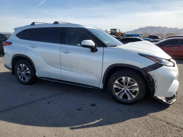 5TDHZRBH9NS170989 - 2022 TOYOTA HIGHLANDER XLE WHITE photo 4