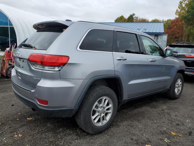 1C4RJFAG6JC163058 - 2018 JEEP GRAND CHER LAREDO SILVER photo 3