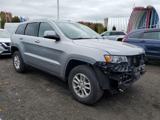 1C4RJFAG6JC163058 - 2018 JEEP GRAND CHER LAREDO SILVER photo 4