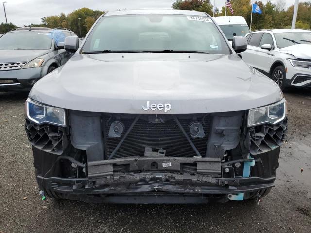 1C4RJFAG6JC163058 - 2018 JEEP GRAND CHER LAREDO SILVER photo 5