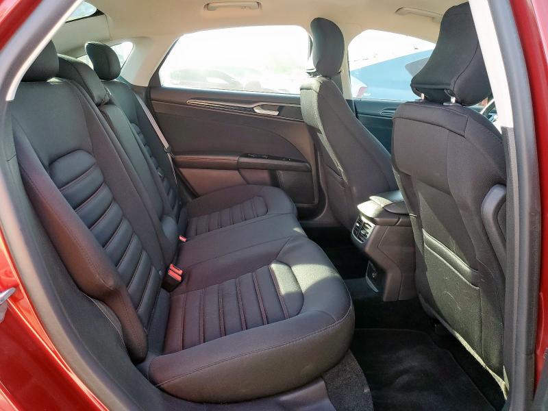 3FA6P0H77GR192668 - 2016 FORD FUSION SE RED photo 10