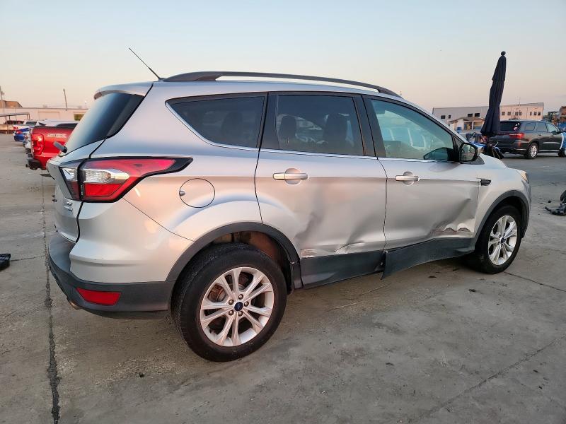 1FMCU9GD0JUB93710 - 2018 FORD ESCAPE SE Argent photo 3