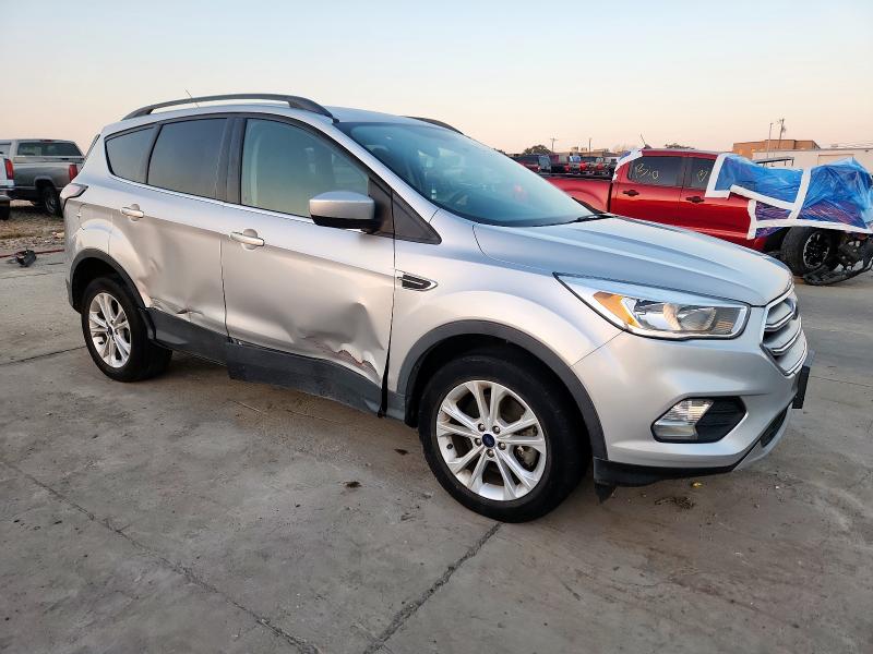 1FMCU9GD0JUB93710 - 2018 FORD ESCAPE SE Argent photo 4