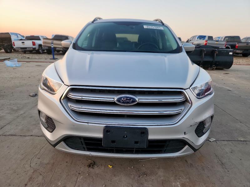 1FMCU9GD0JUB93710 - 2018 FORD ESCAPE SE Argent photo 5