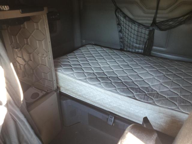 3AKJGLD57GSFP7303 - 2016 FREIGHTLINER CASCADIA 1 أحمر صورة 6