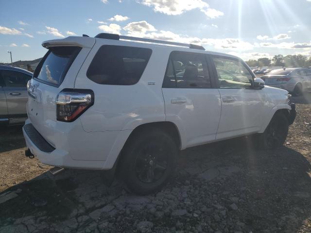 JTEEU5JR7N5273401 - 2022 TOYOTA 4RUNNER SR5 WHITE photo 3