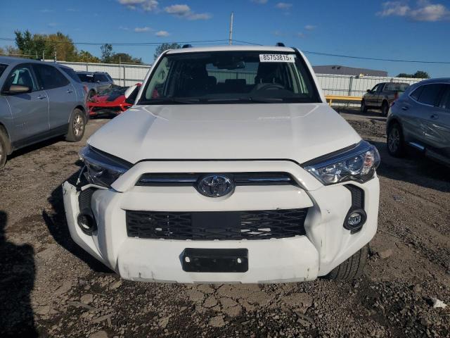 JTEEU5JR7N5273401 - 2022 TOYOTA 4RUNNER SR5 WHITE photo 5