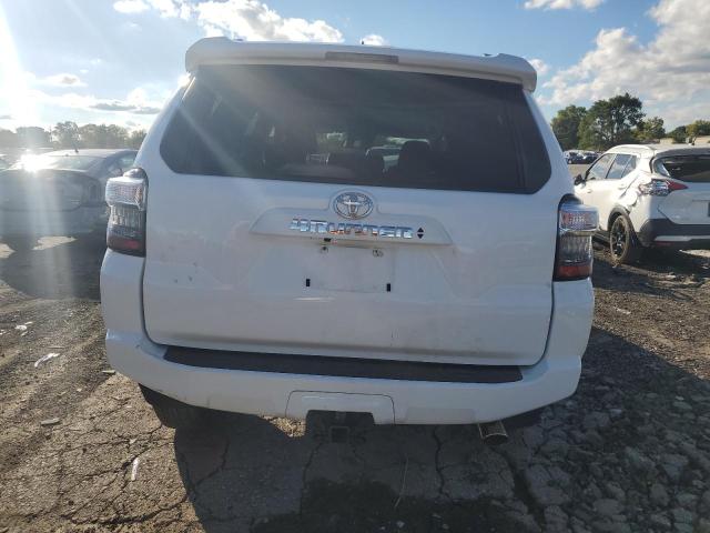 JTEEU5JR7N5273401 - 2022 TOYOTA 4RUNNER SR5 WHITE photo 6
