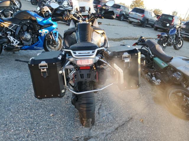 WB10M1304R6J76420 - 2024 BMW R 1250 GS ADVENTURE BLACK photo 4