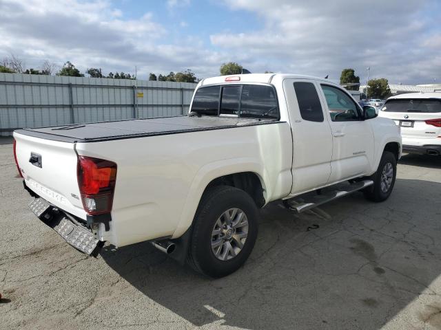 5TFSZ5AN7JX147561 - 2018 TOYOTA TACOMA ACCESS CAB Blanco foto 3