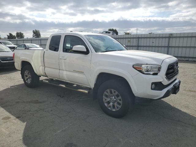 5TFSZ5AN7JX147561 - 2018 TOYOTA TACOMA ACCESS CAB Blanco foto 4