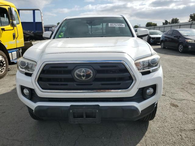 5TFSZ5AN7JX147561 - 2018 TOYOTA TACOMA ACCESS CAB Blanco foto 5