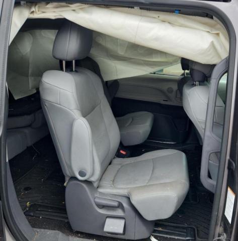 5TDYRKEC8MS053572 - 2021 TOYOTA SIENNA XLE GRAY photo 10