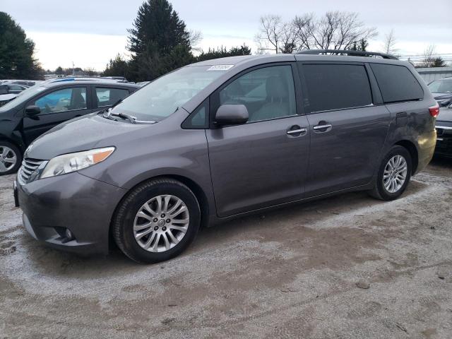 2015 TOYOTA SIENNA XLE, 