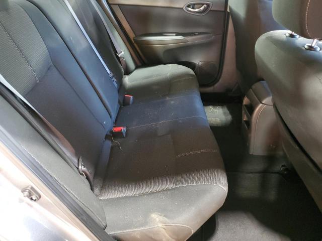 3N1AB7AP2JY235139 - 2018 NISSAN SENTRA S 灰色 照片 10