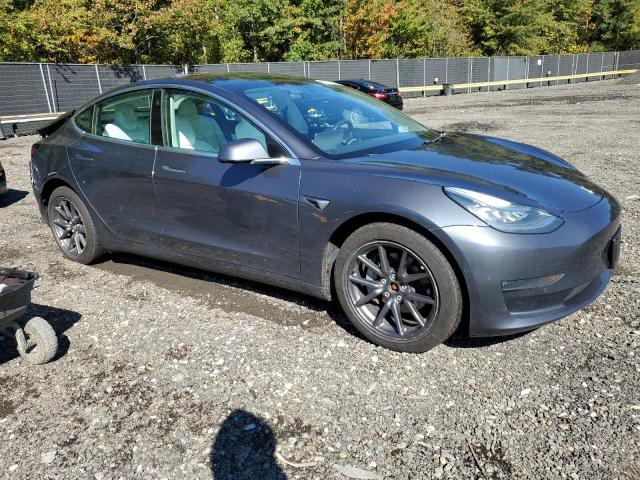 5YJ3E1EBXLF735816 - 2020 TESLA MODEL 3 رمادي صورة 4