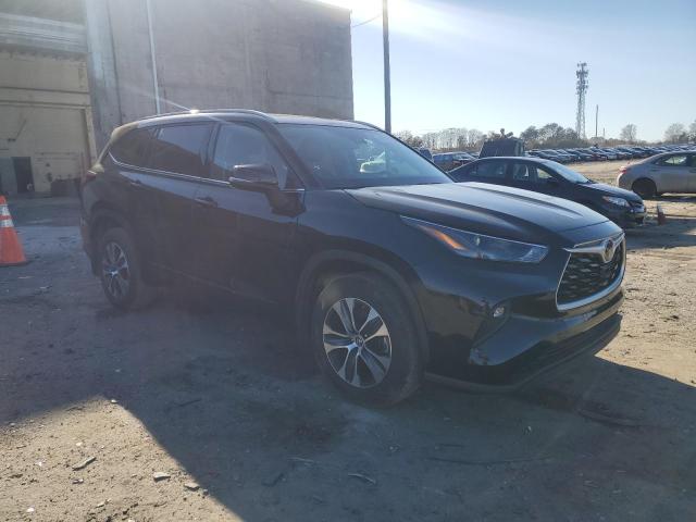 5TDGZRBH6NS195599 - 2022 TOYOTA HIGHLANDER XLE BLACK photo 4