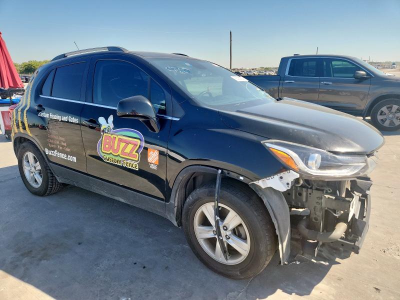 3GNCJLSB7LL314916 - 2020 CHEVROLET TRAX 1LT Czarny zdjęcie 4