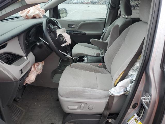5TDKZ3DC5JS926624 - 2018 TOYOTA SIENNA LE Silber Foto 7