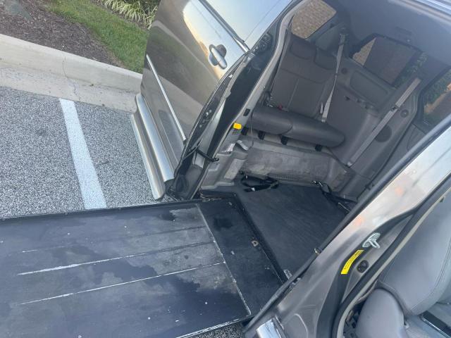 5TDZA22CX5S352868 - 2005 TOYOTA SIENNA XLE SILVER photo 6