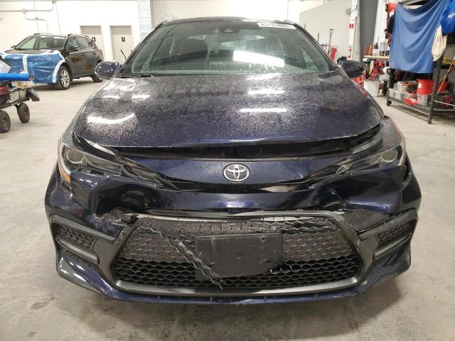 5YFB4RBE5LP055693 - 2020 TOYOTA COROLLA SE BLUE photo 5