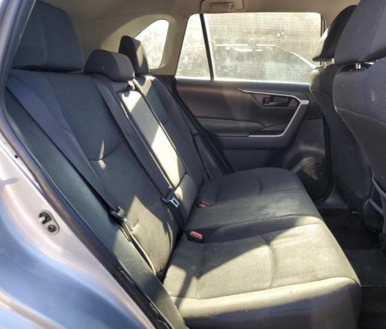 2T3H1RFVXKW037420 - 2019 TOYOTA RAV4 LE Srebrny zdjęcie 11