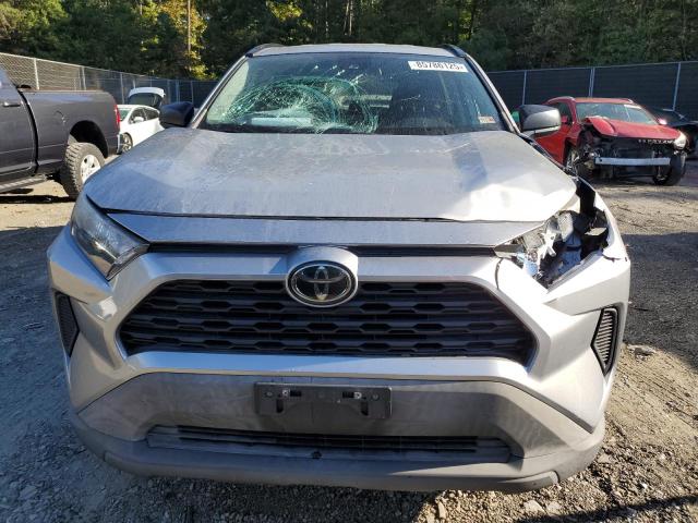 2T3H1RFVXKW037420 - 2019 TOYOTA RAV4 LE Srebrny zdjęcie 5