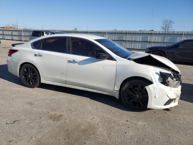 1N4AL3AP8JC225927 - 2018 NISSAN ALTIMA 2.5 WHITE photo 4