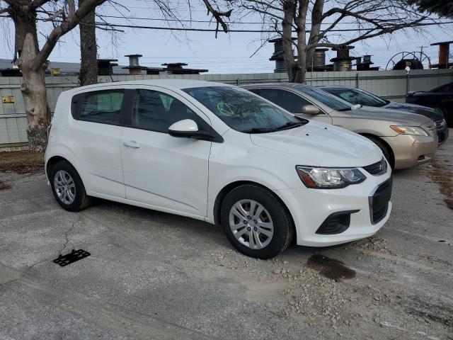 1G1JG6SH2H4146693 - 2017 CHEVROLET SONIC WHITE photo 4