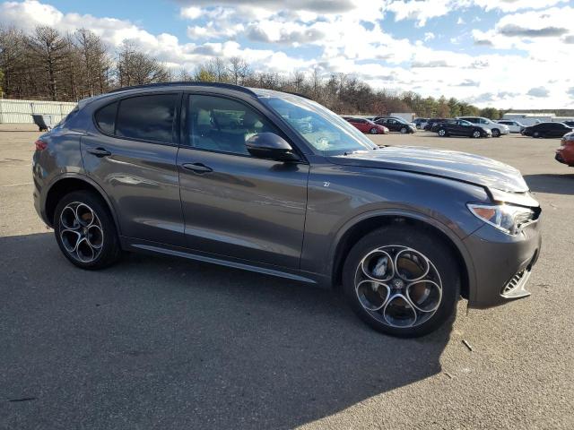 ZASPAKBN7P7D56034 - 2023 ALFA ROMEO STELVIO TI GRAY photo 4