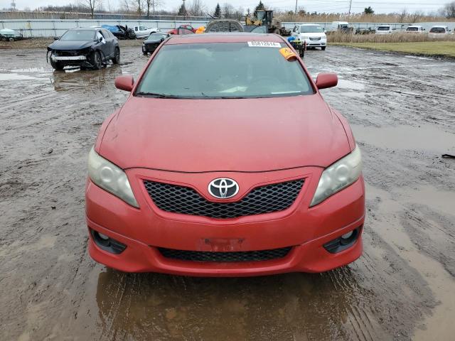 4T1BF3EK6BU117804 - 2011 TOYOTA CAMRY BASE RED photo 5