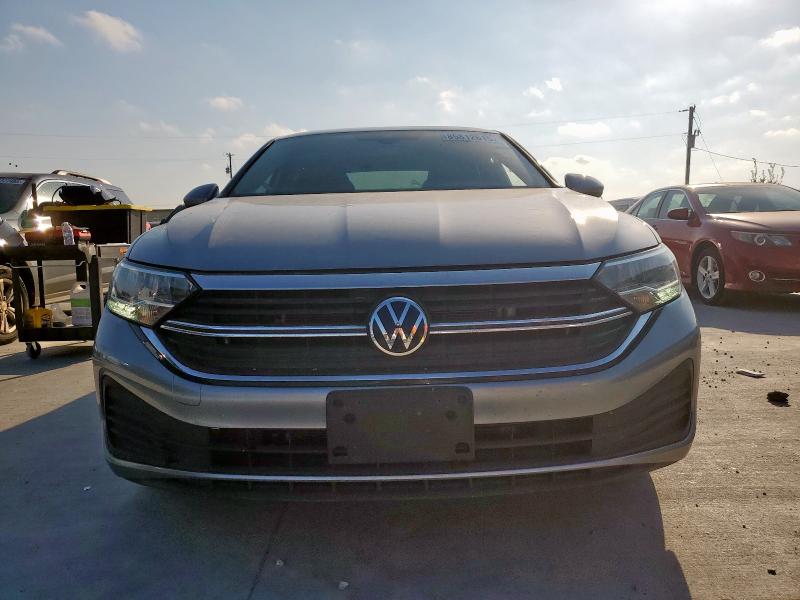 3VWEM7BUXRM033209 - 2024 VOLKSWAGEN JETTA SE SILVER photo 5