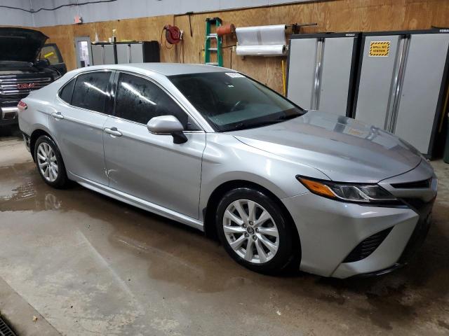 4T1G11AKXLU930224 - 2020 TOYOTA CAMRY SE SILVER photo 4